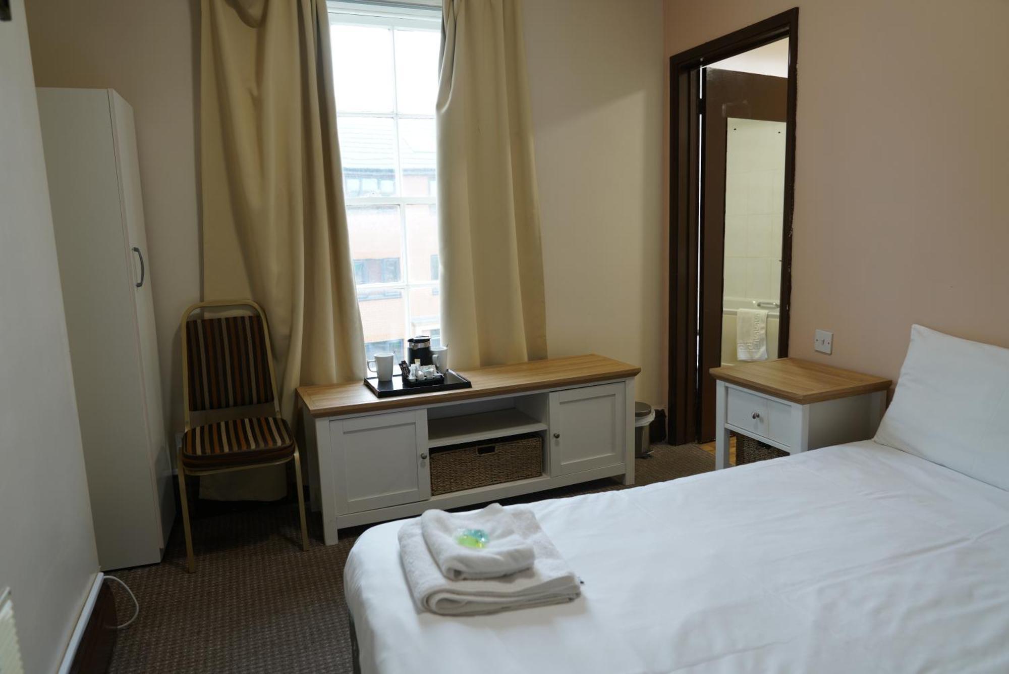 Royal Hotel Кетеринг Экстерьер фото