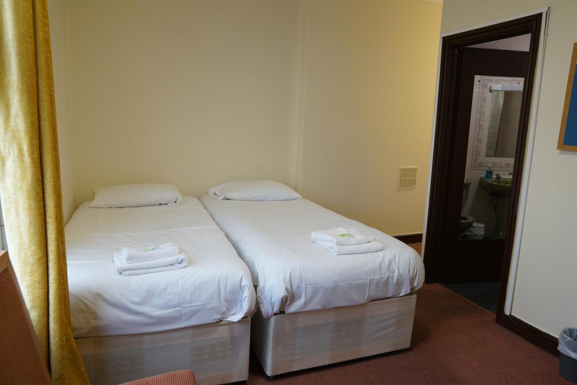 Royal Hotel Кетеринг Экстерьер фото