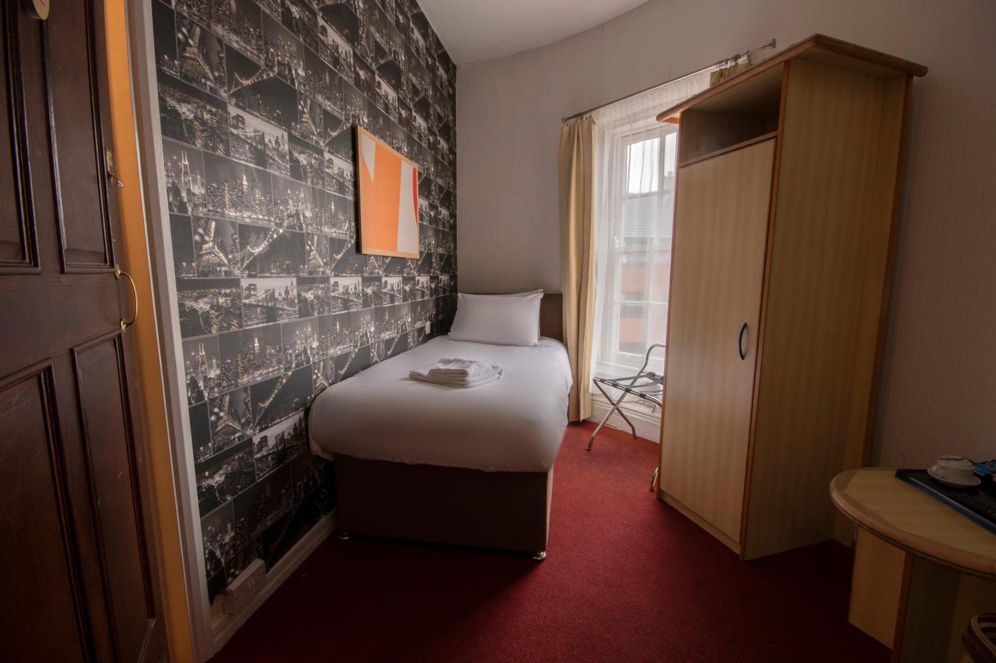 Royal Hotel Кетеринг Экстерьер фото
