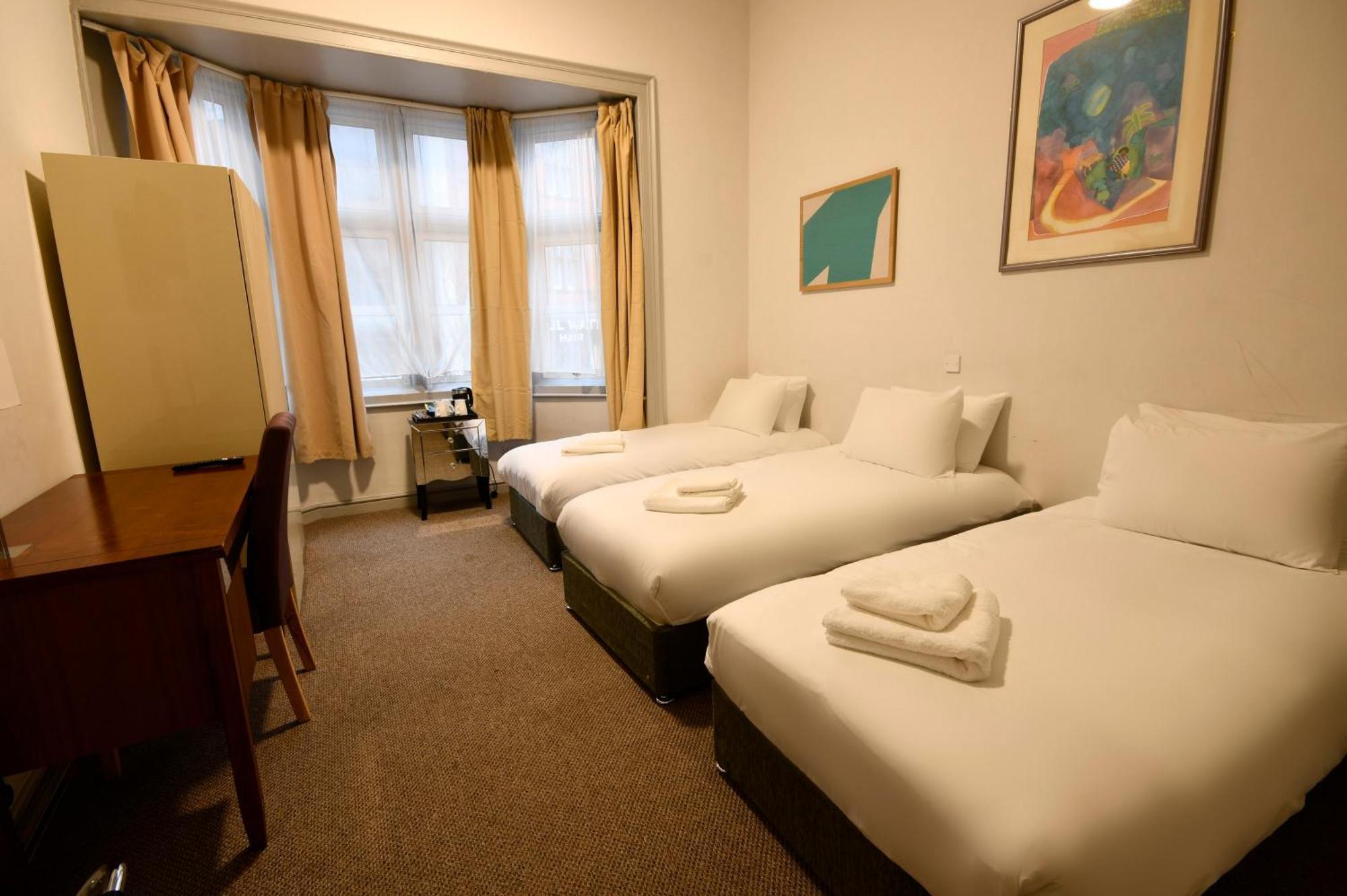 Royal Hotel Кетеринг Экстерьер фото