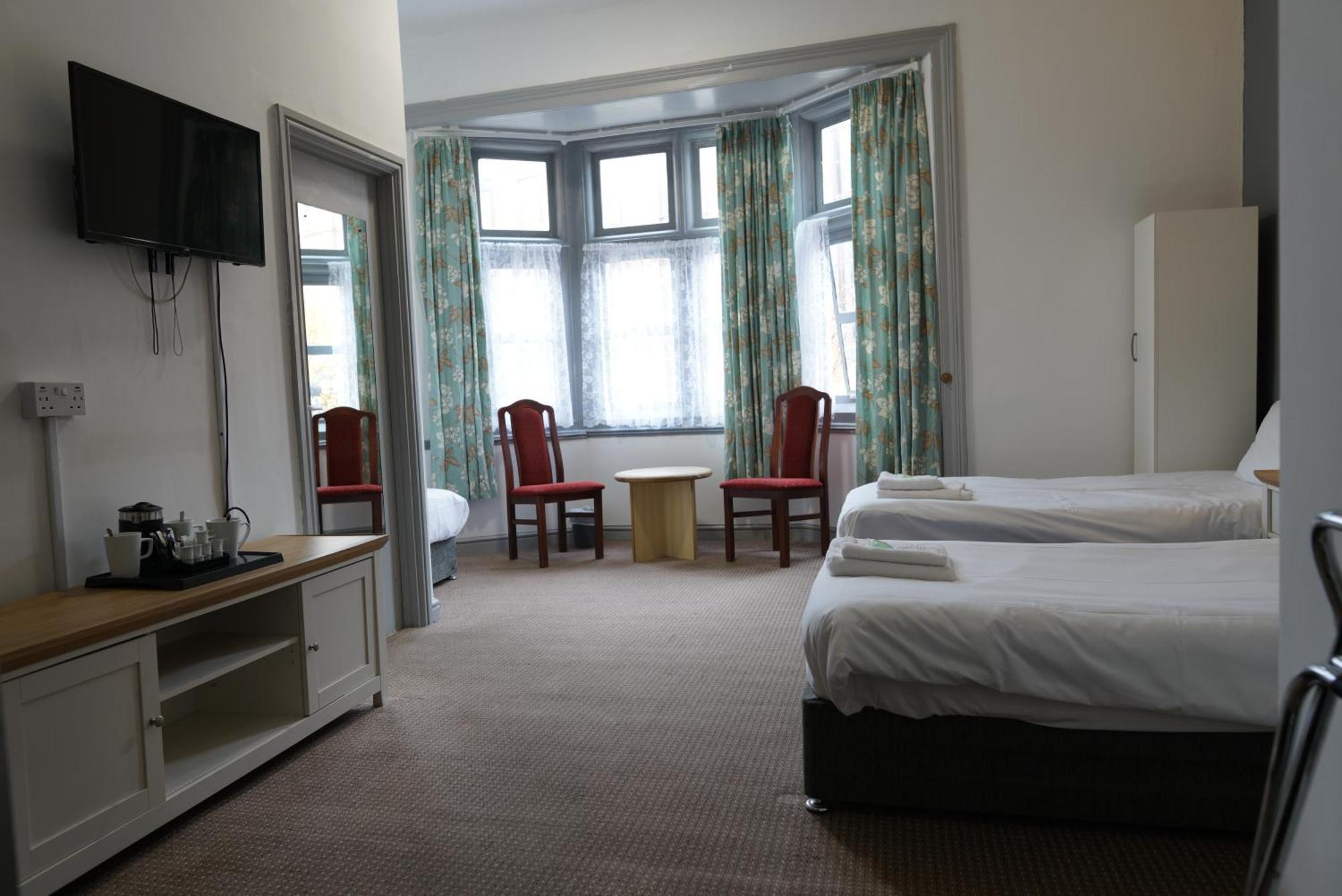 Royal Hotel Кетеринг Экстерьер фото